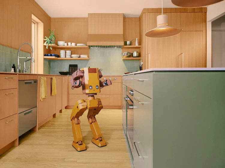Der Roboter Voxel steht in einer modernen Holzküche zwischen Küchenschränken und einer Kücheninsel.