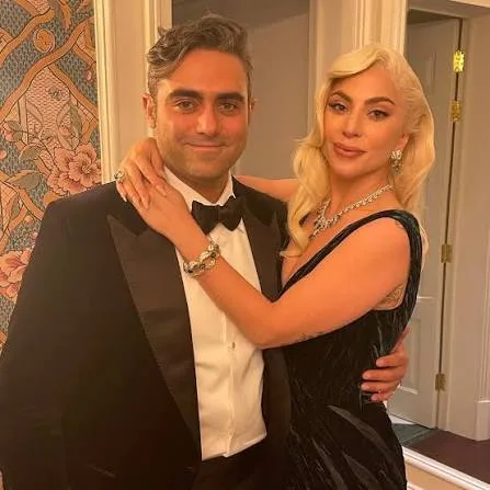 Startup snoubence Lady Gaga testuje chemické látky na živé lidské kůži s pomocí AI