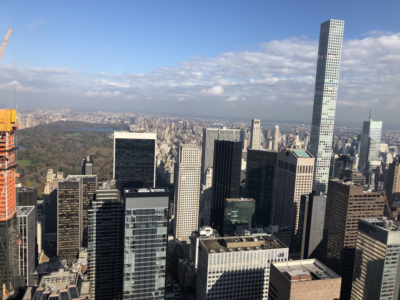 Výhled na Manhattan, Central Park a mrakodrap One World Center za jasného dne