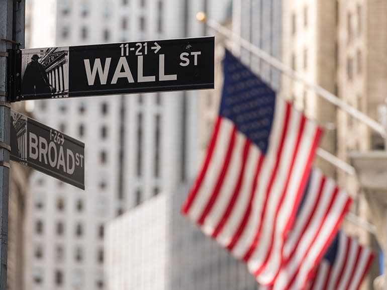 Wall Street přitvrzuje. Firmy kolem AI teď musí dokázat, že vydělávají, jinak je čeká pád