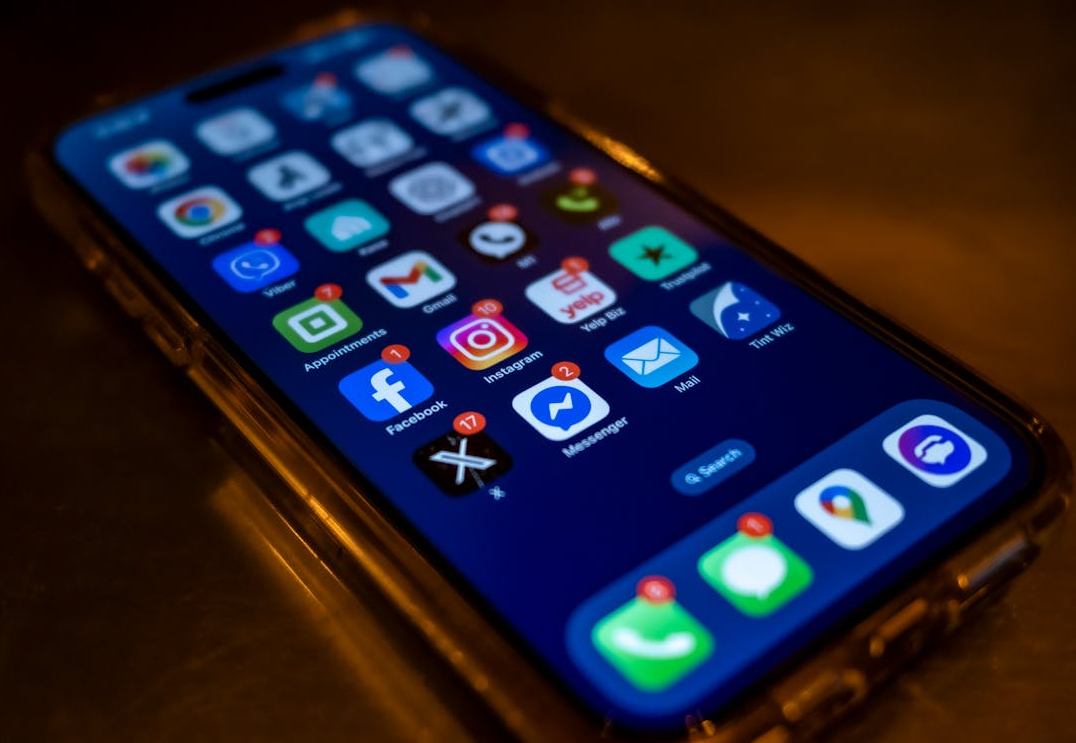 AI odpad zaplavuje internet: Přežijí skuteční tvůrci obsahu záplavu umělé inteligence?