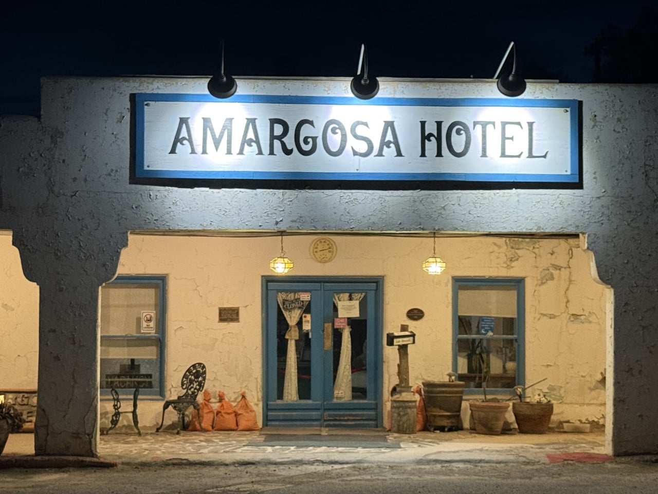 Nejstrašidelnější hotel v Americe uprostřed ničeho: Amargosa Opera House v Death Valley Junction
