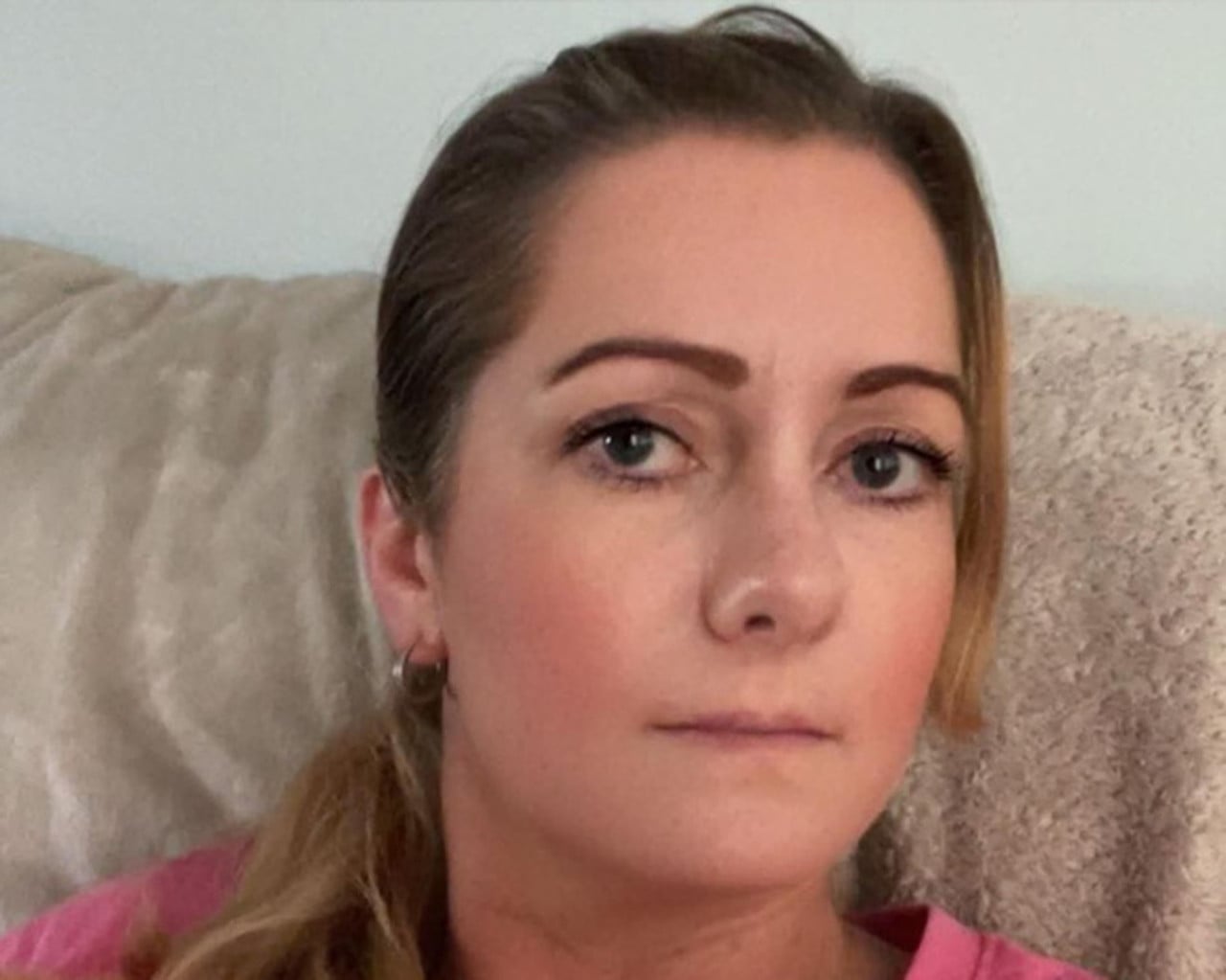 45letá matka  vraha - Angela Shellis.