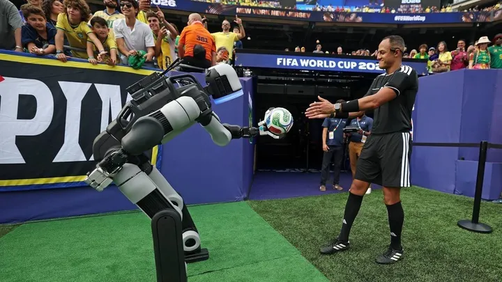 Na mistrovství světa ve fotbale se předvedl humanoidní robot Atlas
