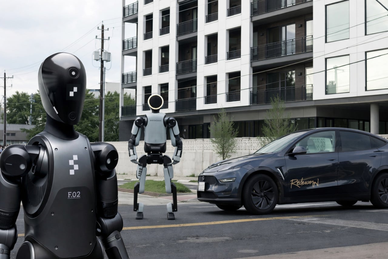 Roboti dobývají sklady, silnice i továrny: Kdo vede trh s roboty?