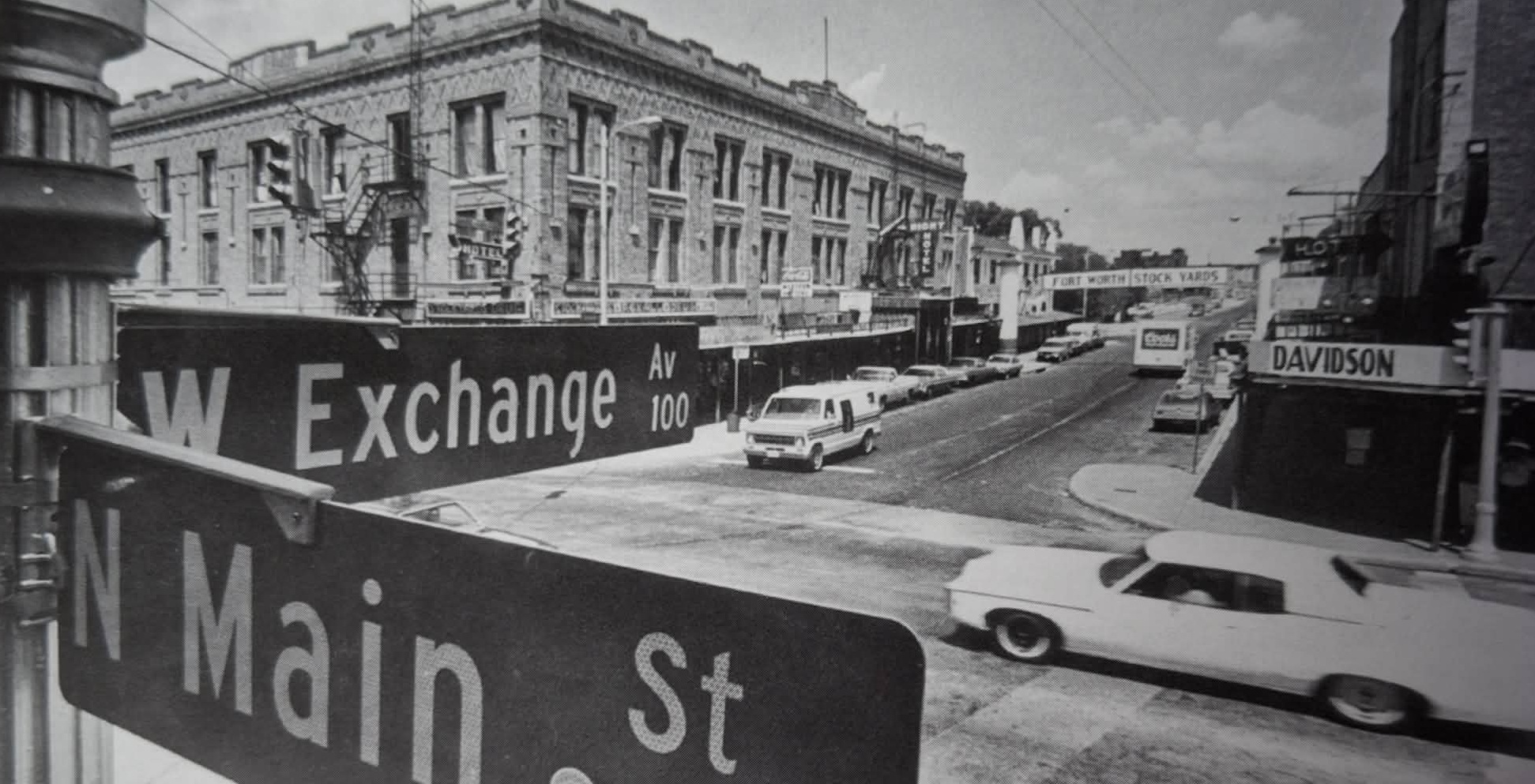 Křižovatky North Main Street a Exchange Avenue.