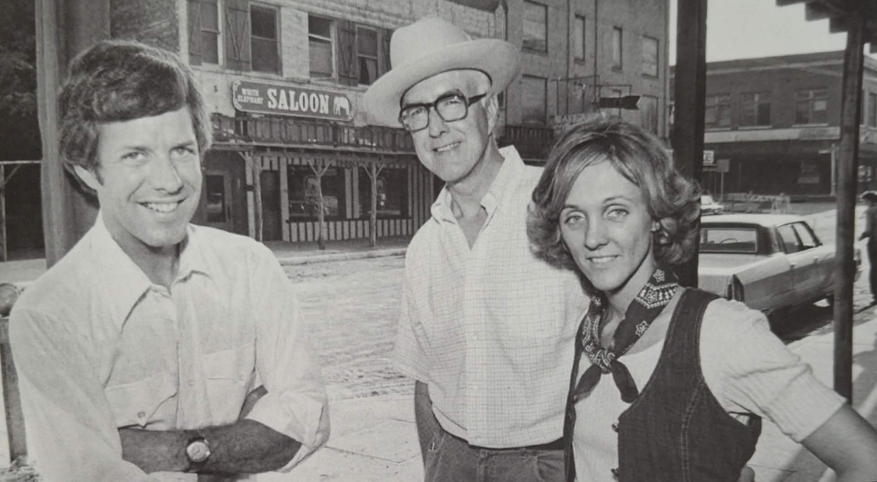 Zleva doprava zakladatelé společnosti White Elephant Enterprises, Inc. Joe Dulle, Gene Miller a Jane Schlansker.