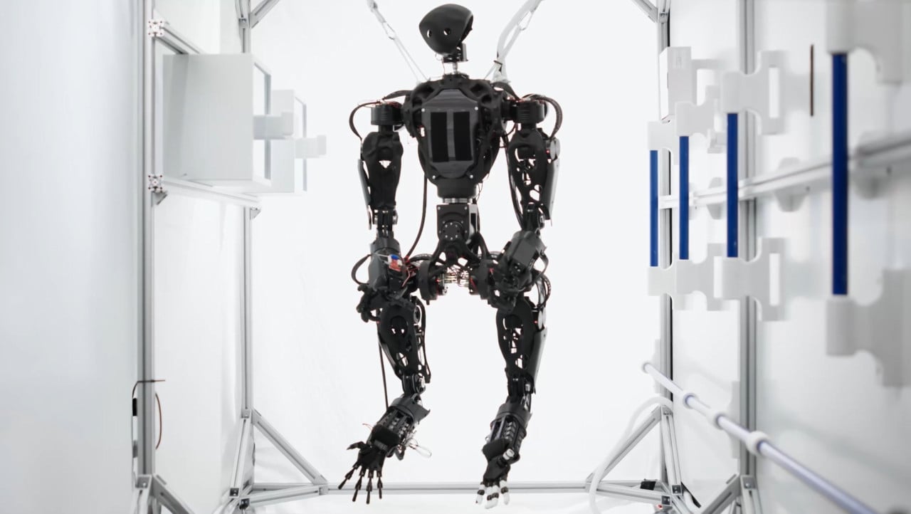 Čtyřruký robot Helios, který má ušetřit astronautům desítky hodin práce
