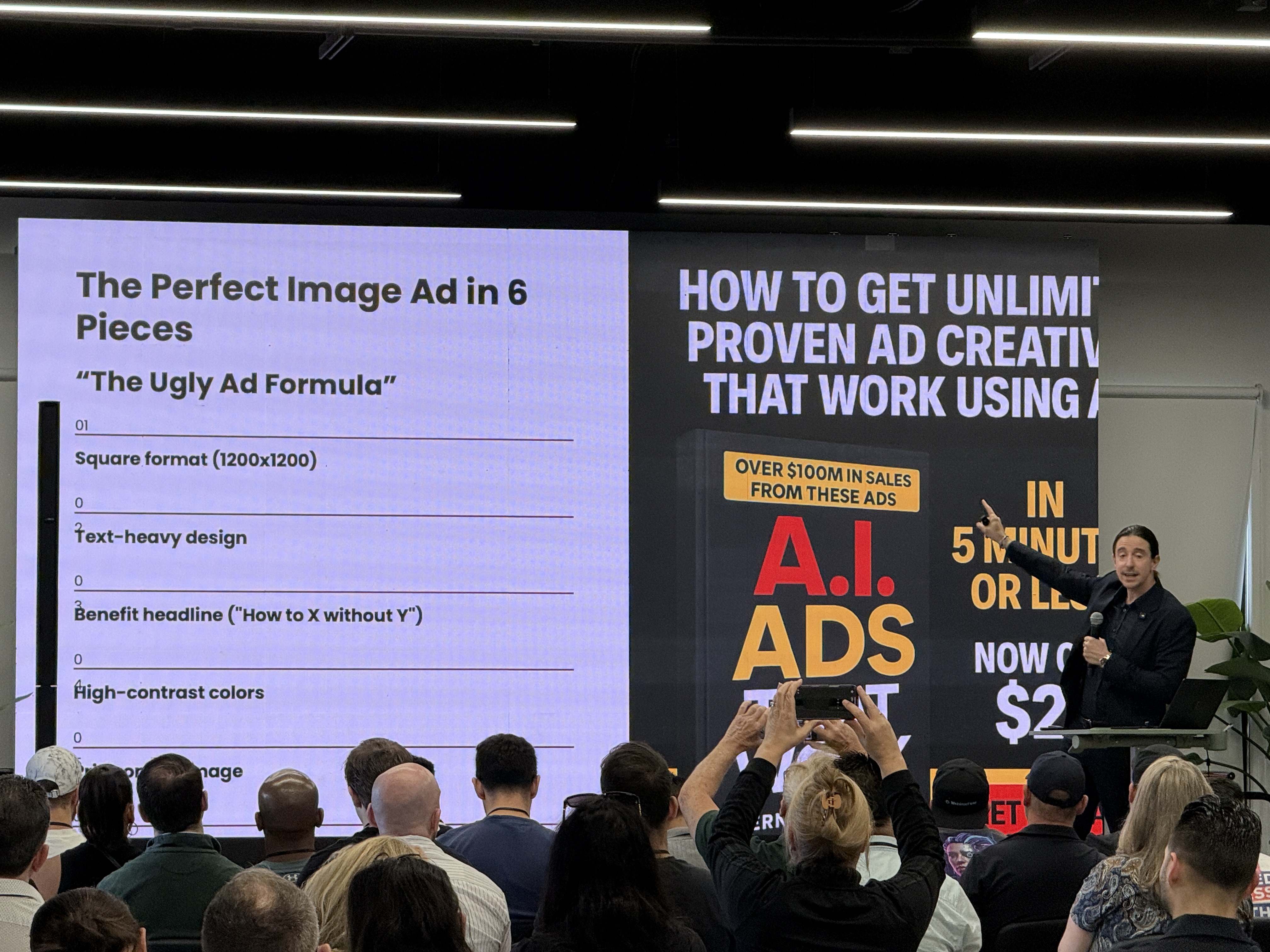 Přednášející ukazuje na slidy The Ugly Ad Formula, nápis HOW TO GET UNLIMI'.