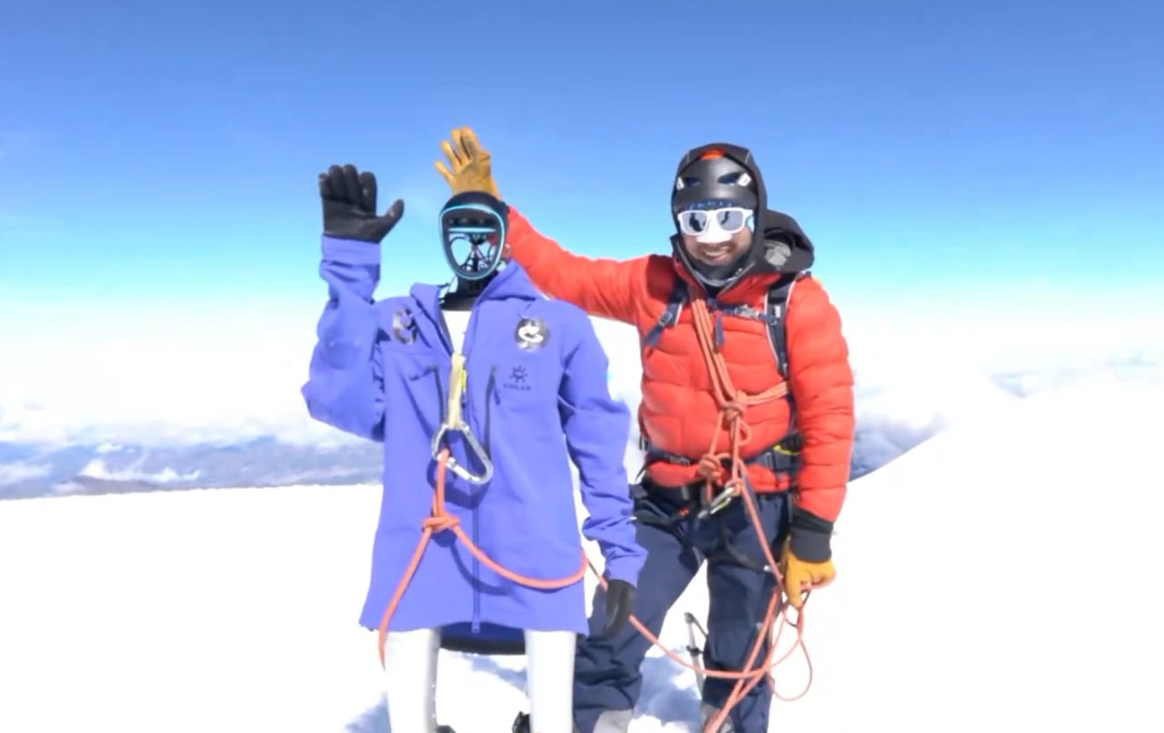 Humanoidní robot G1  pokořil více než 6000metrovou horu a teď se chystá na Everest