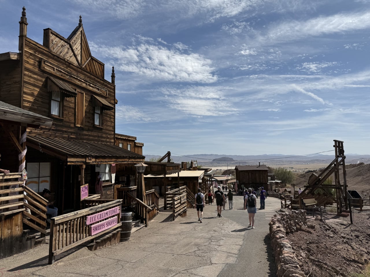 Calico Ghost Town: město duchů uprostřed pouště, které vám vyrazí dech (a proč byste tam měli zastavit cestou z Las Vegas do LA)