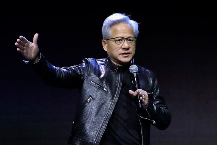 CEO Nvidie Jensen Huang: AI je šíleně výnosná a kdo to nevidí, je blázen