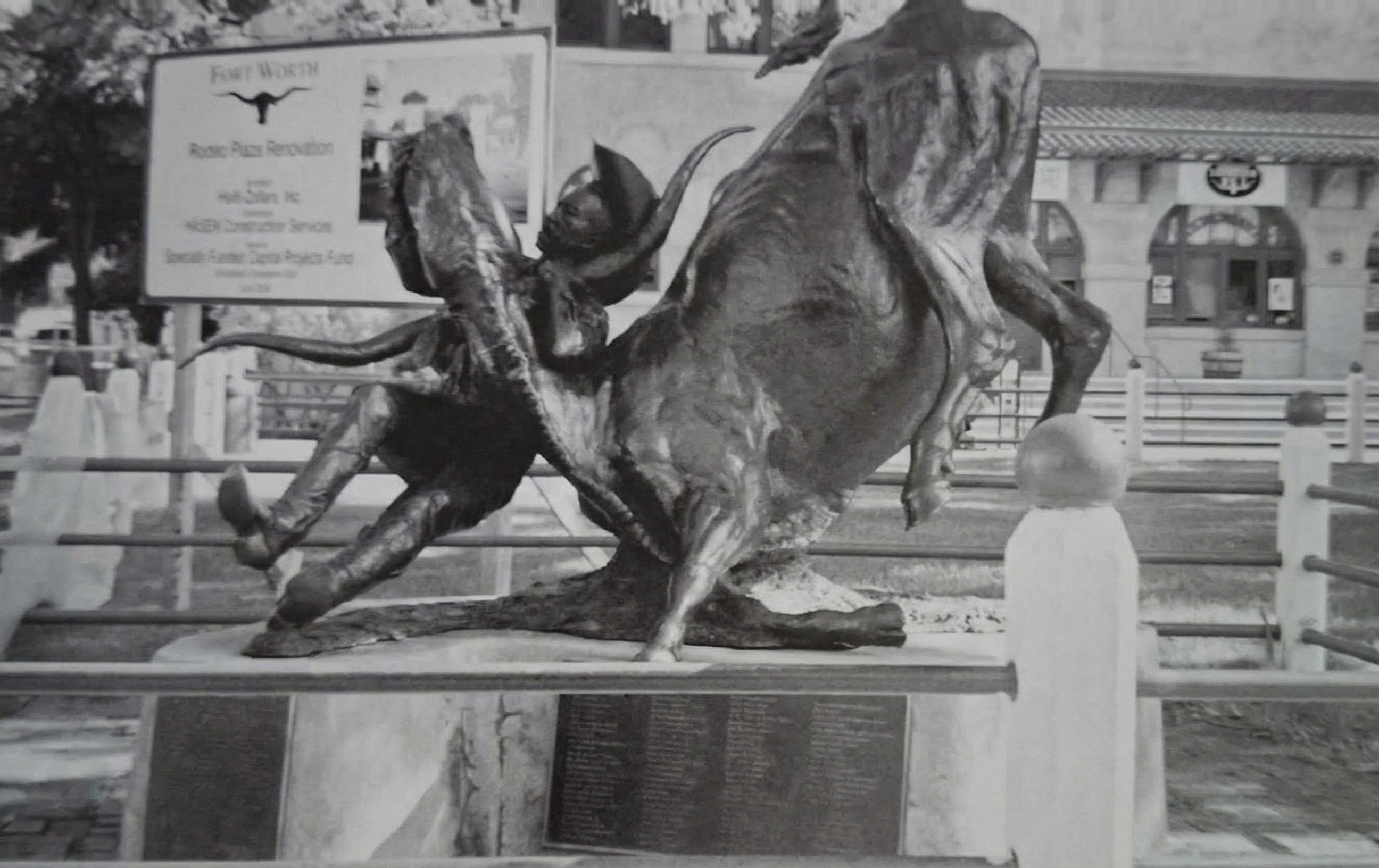 Bronzová socha Billa Picketta, afroamerického kovboje.