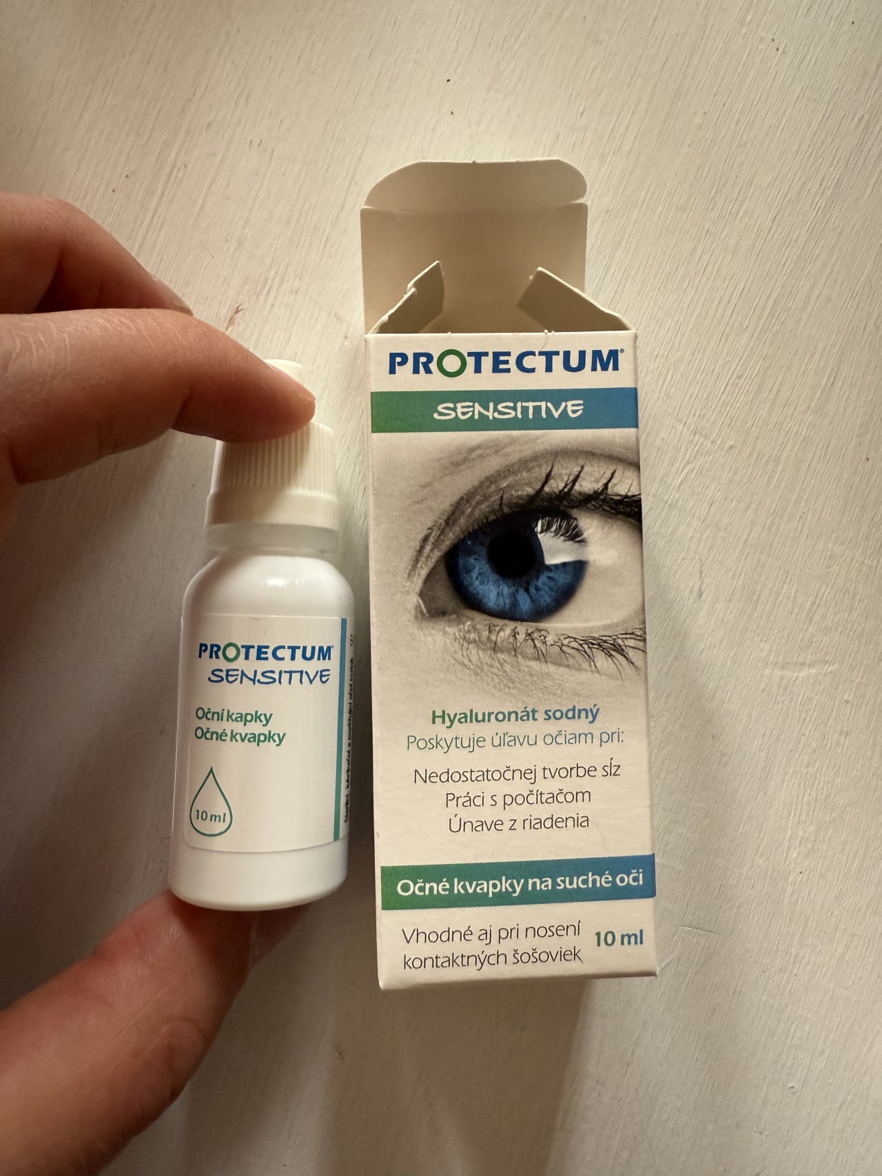 Oční kapky Protectum Sensitive v otevřené krabičce na suché oči