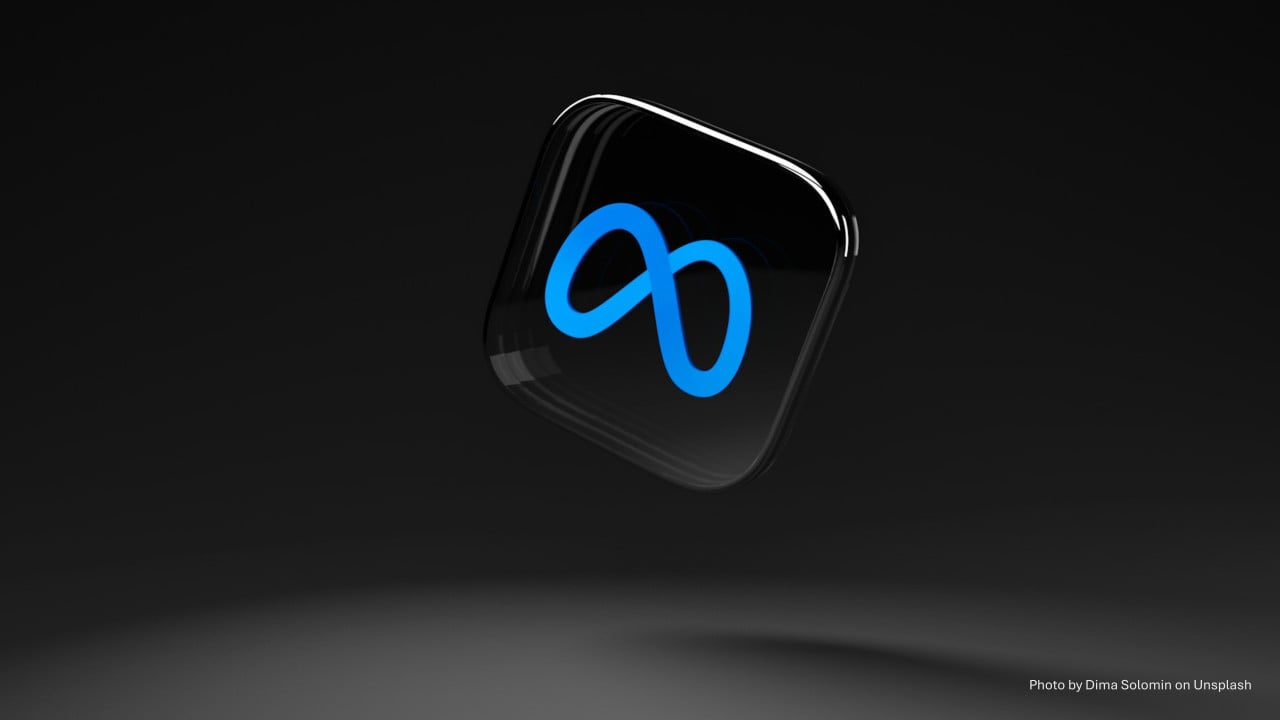 Meta koupila Moltbook: Sociální síť pro AI agenty, kterou nedávno postihl skandál