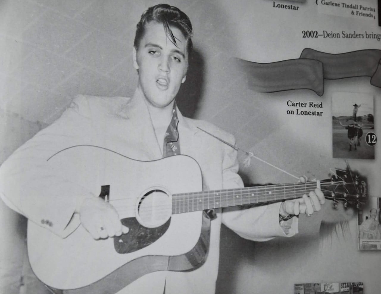 Foto památné nástěnky s Elvisem.