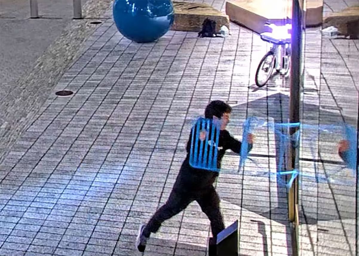 Daniel Moreno-Gama byl zachycen kamerou při útoku na sídlo OpenAI.