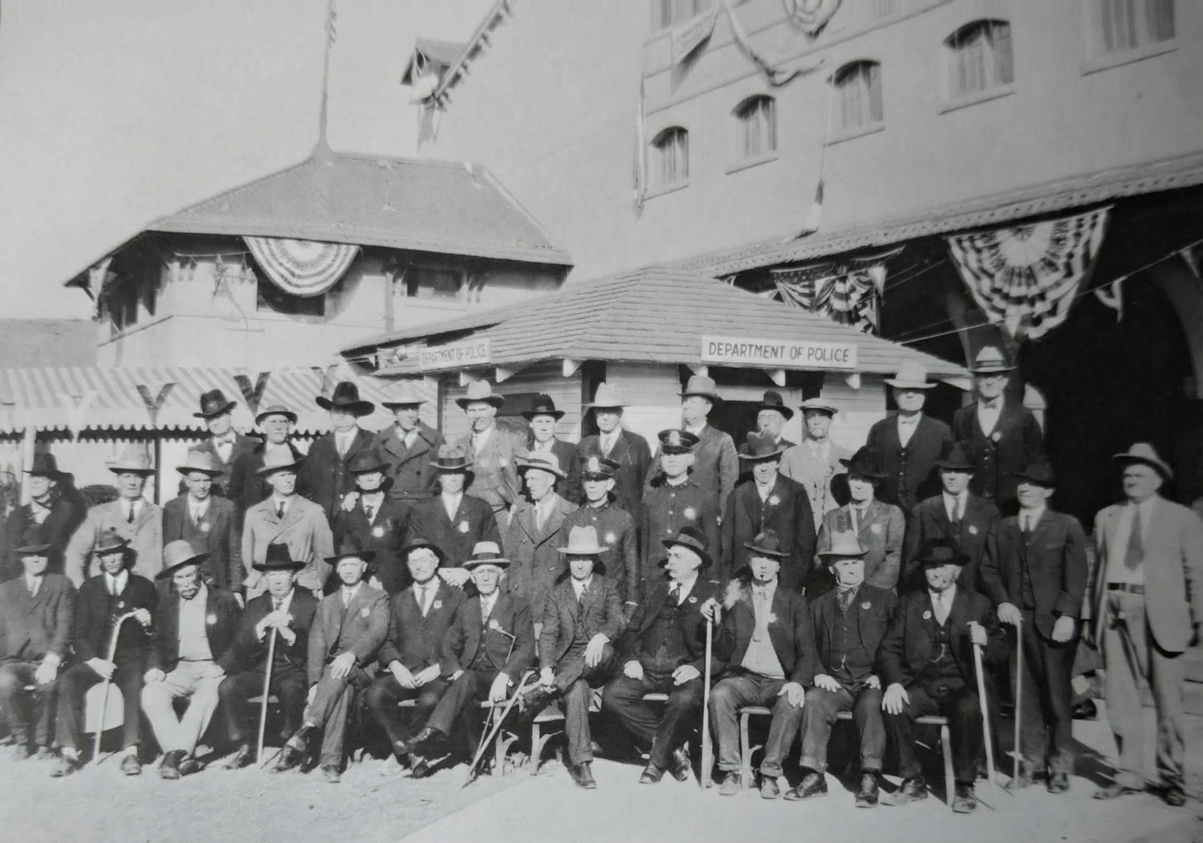 Členové policejního oddělení.