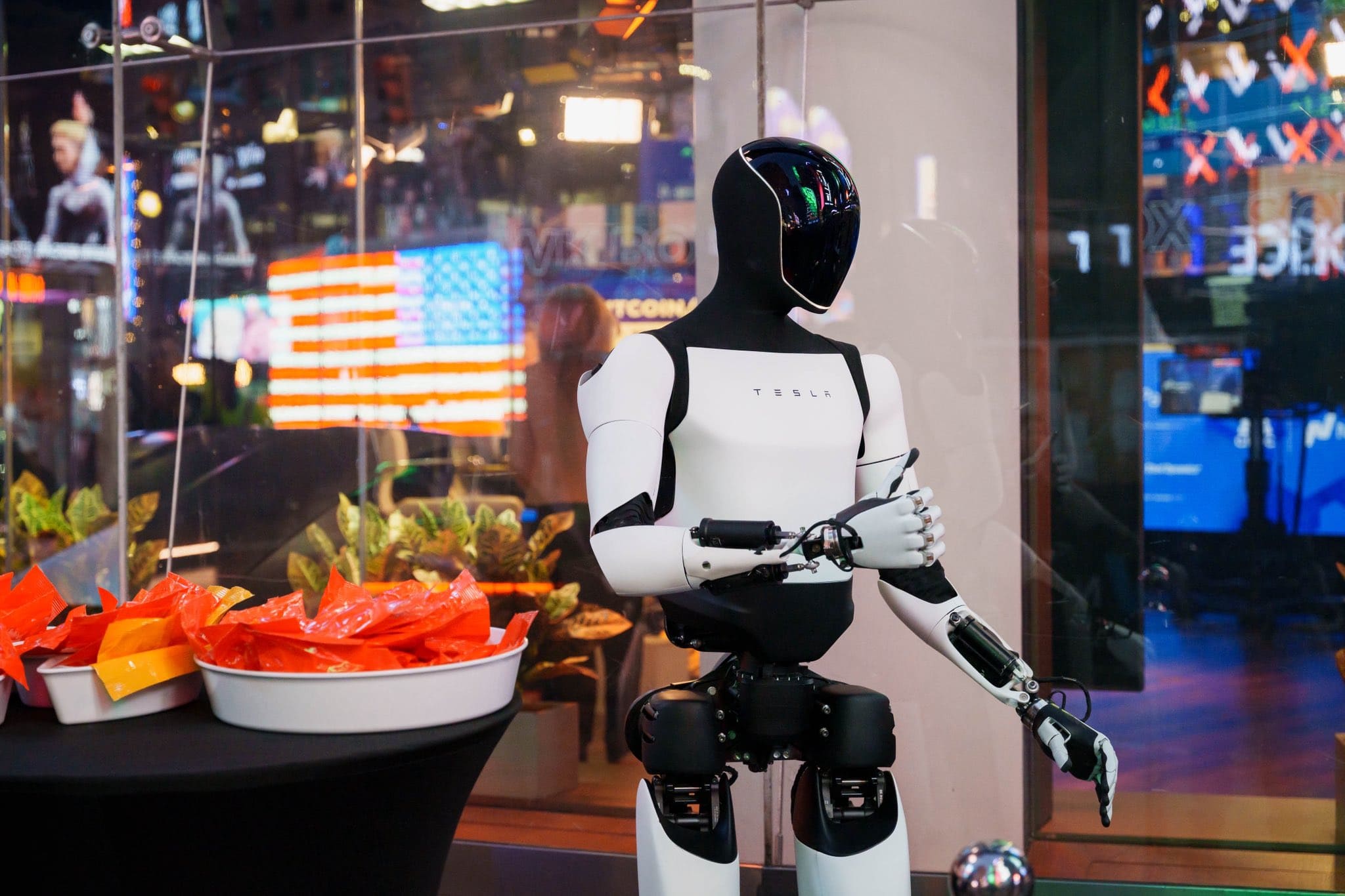 Humanoidní robot Optimus symbolizuje investice Elona Muska do AI navzdory ztrátám xAI.