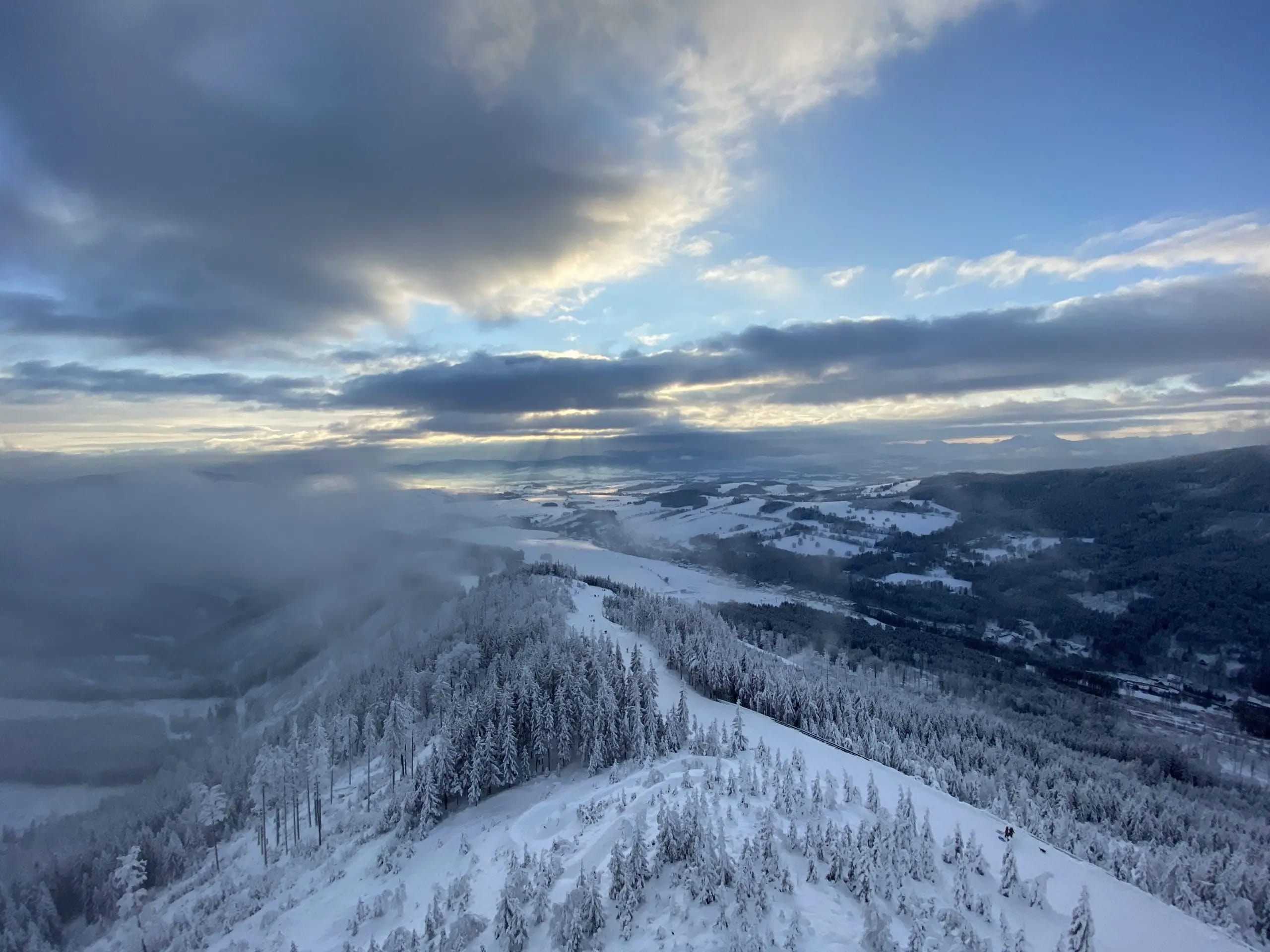 stezka-v-oblacich-nadherny-vyhled1-scaled