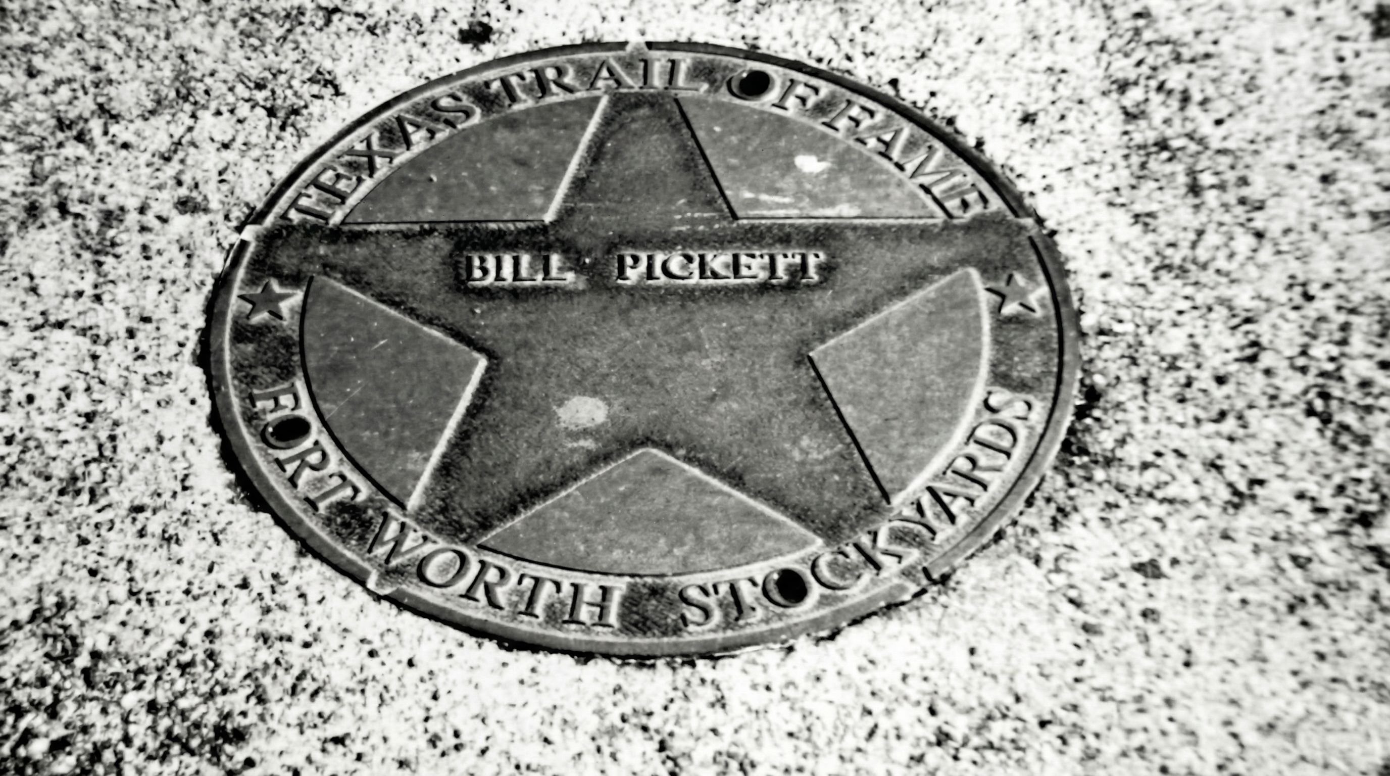 Medailon věnovaný Billu Pickettovi.