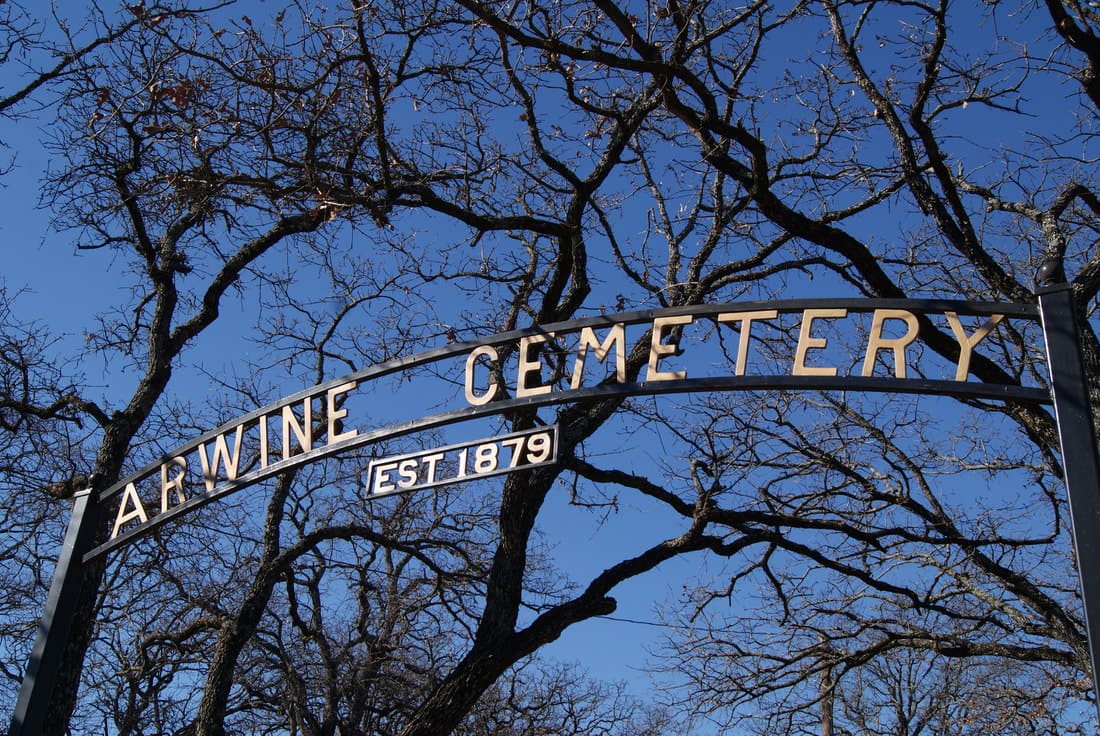 Strašidelný zámek a hřbitov