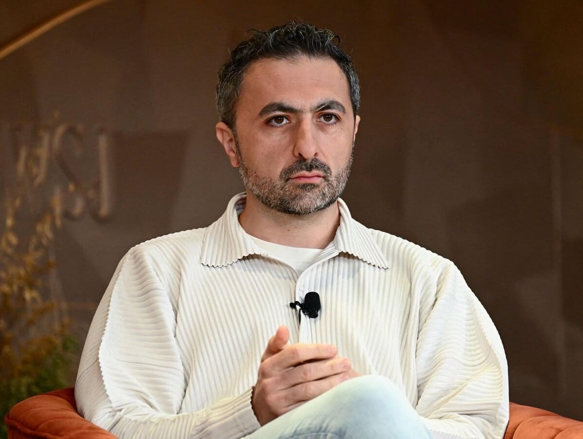 CEO AI od Microsoftu Mustafa Suleyman varuje před AI, která vypadá vědomě a může být riziková