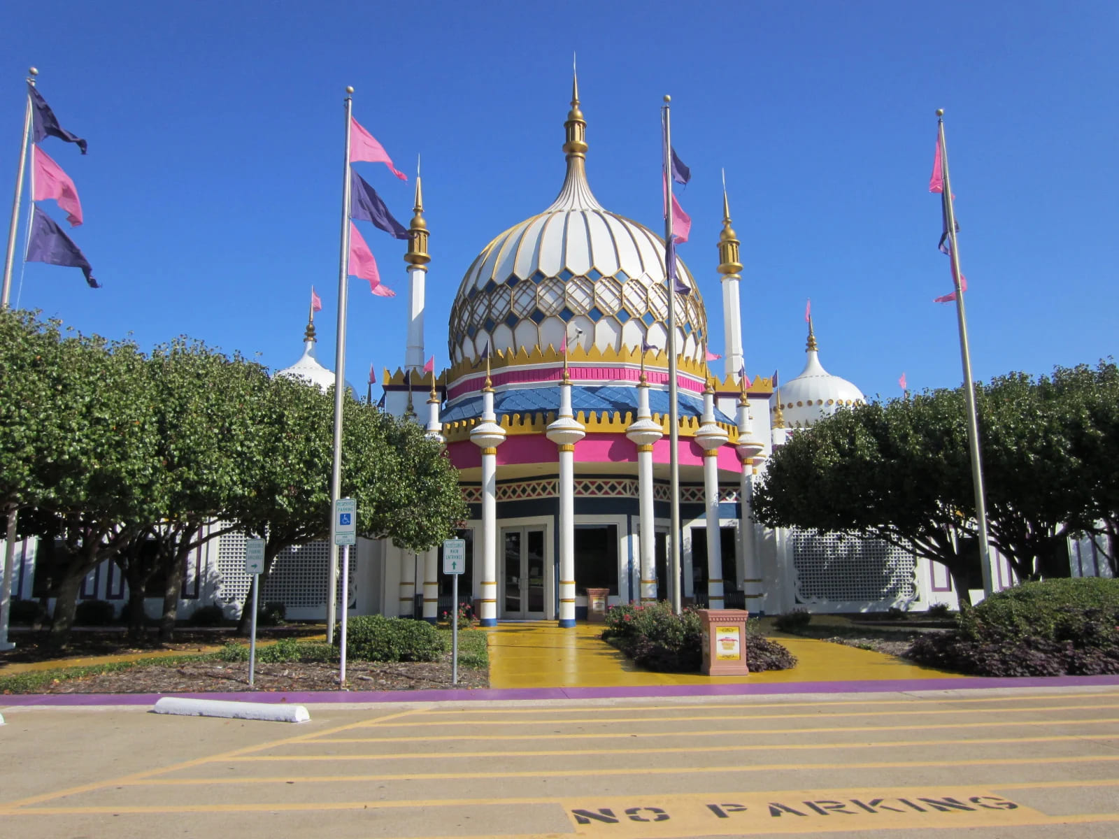 Konfederační hřbitov s palác voskových figurín