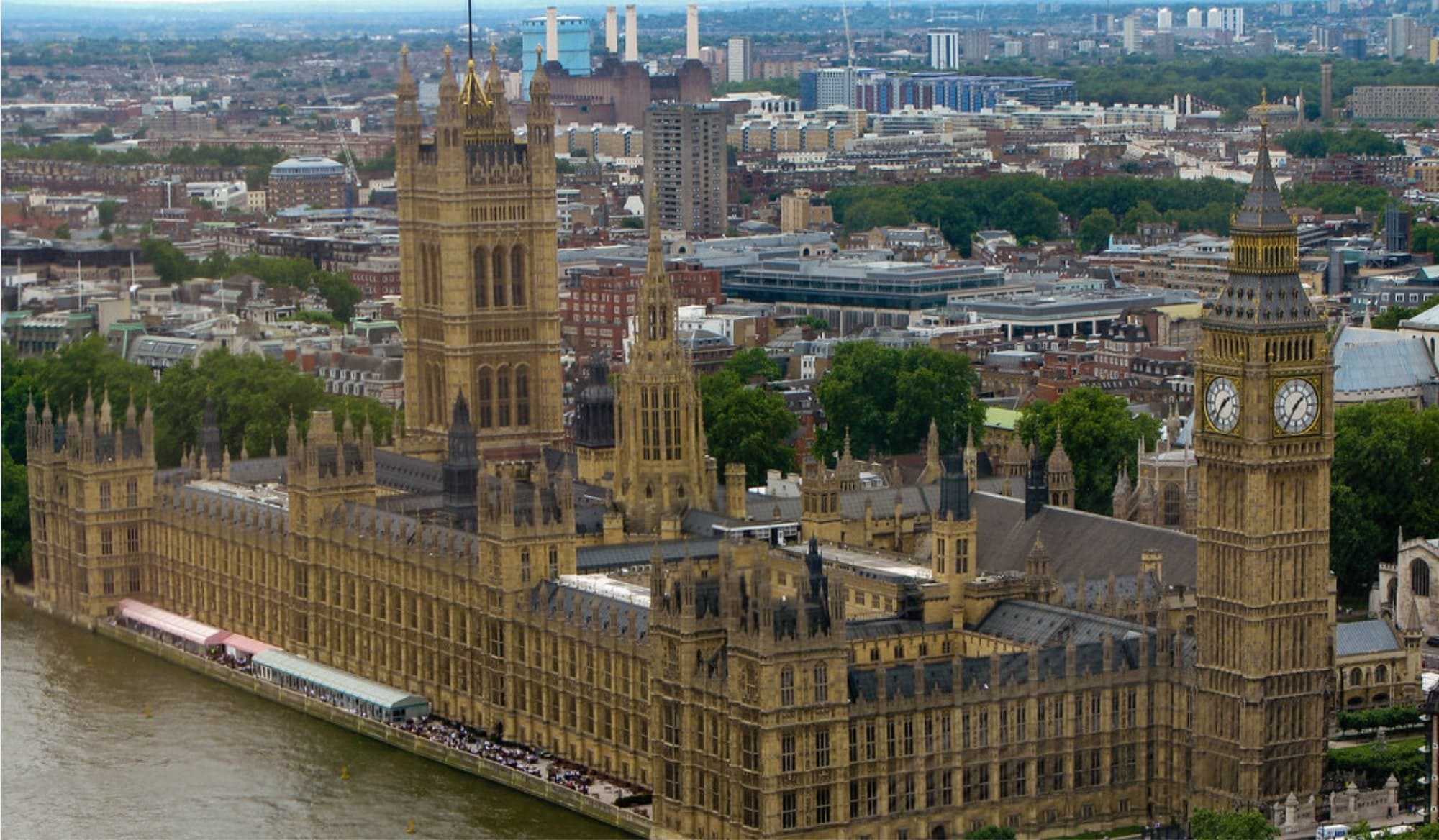 Britská vláda zjednodušila budování AI datacenter na úkor obyvatel